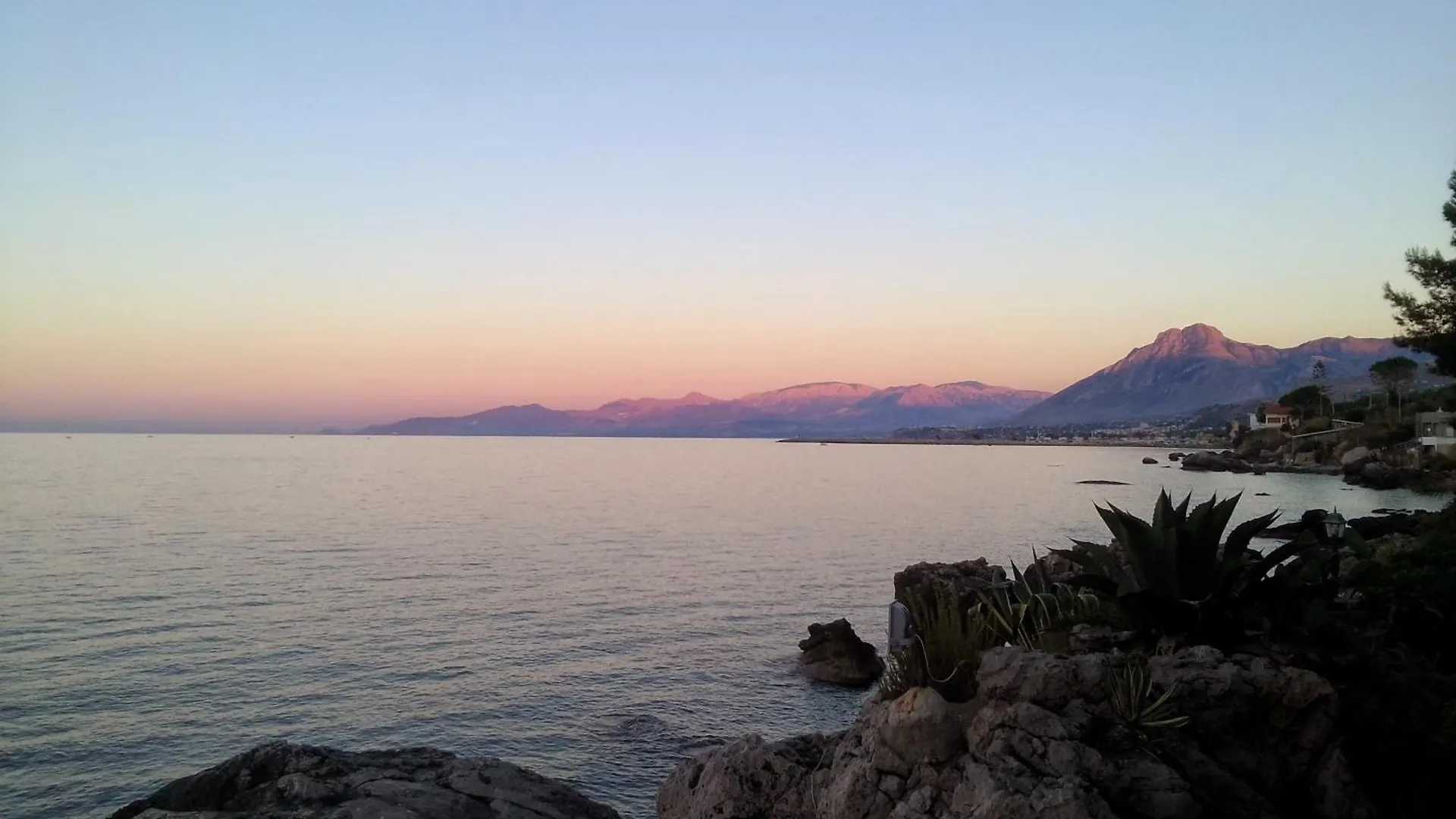 Alle Due Torri, Villa Sulla Roccia A Picco Sul Mare Altavilla Milicia
