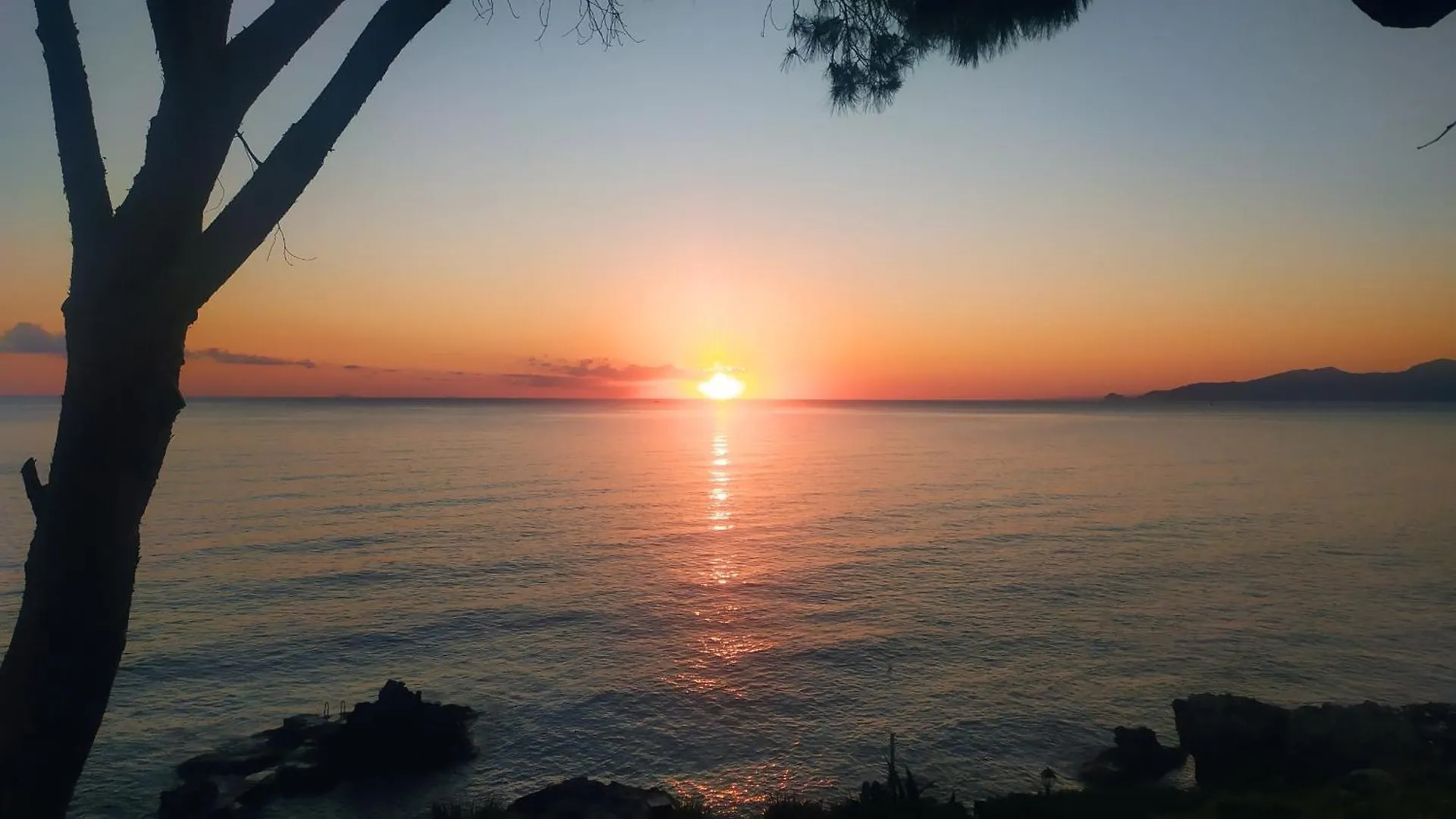 Alle Due Torri, Villa Sulla Roccia A Picco Sul Mare Altavilla Milicia 0*,