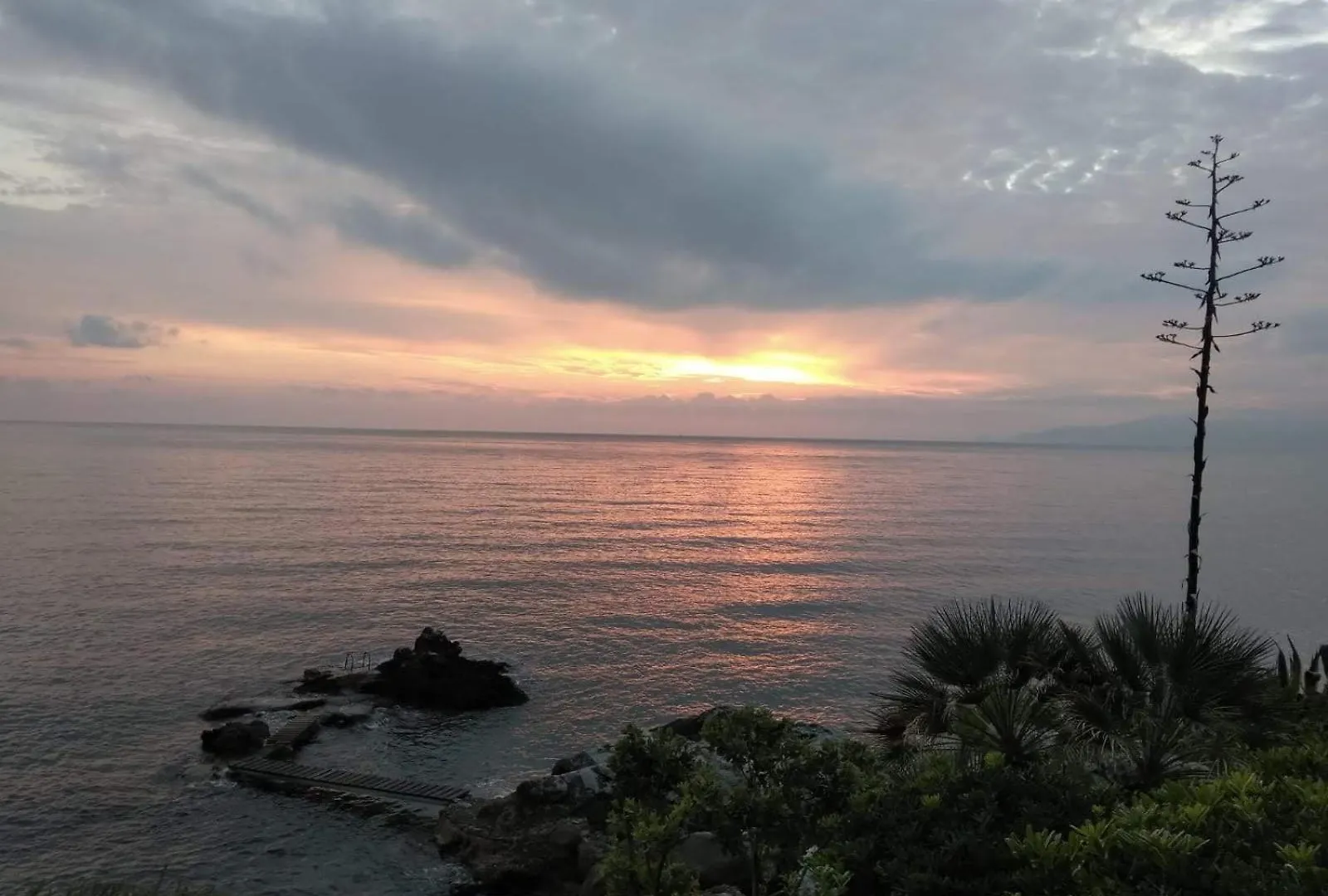 Casa vacanze Alle Due Torri, Villa Sulla Roccia A Picco Sul Mare Altavilla Milicia