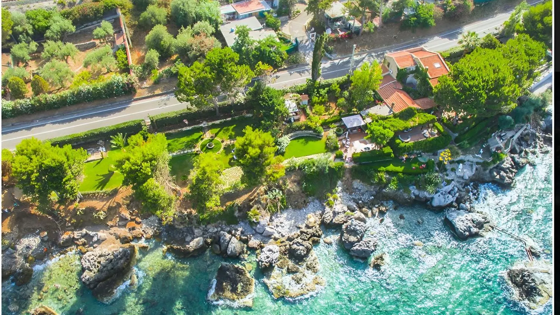 Casa vacanze Alle Due Torri, Villa Sulla Roccia A Picco Sul Mare Altavilla Milicia