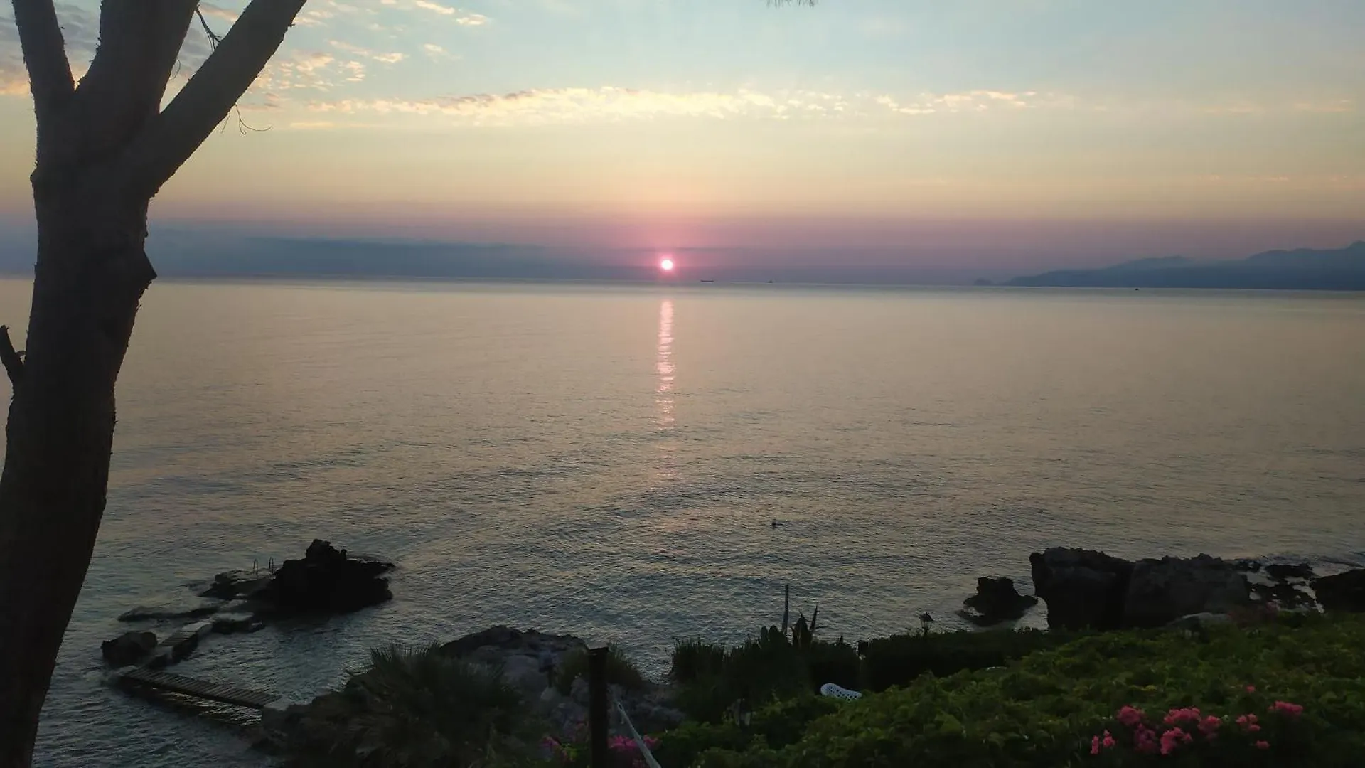 Alle Due Torri, Villa Sulla Roccia A Picco Sul Mare Altavilla Milicia 0*,  Italia