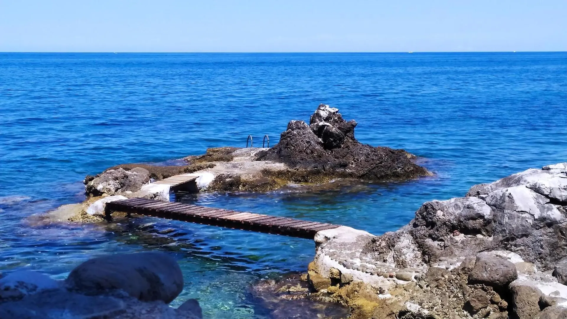 Casa vacanze Alle Due Torri, Villa Sulla Roccia A Picco Sul Mare Altavilla Milicia Italia