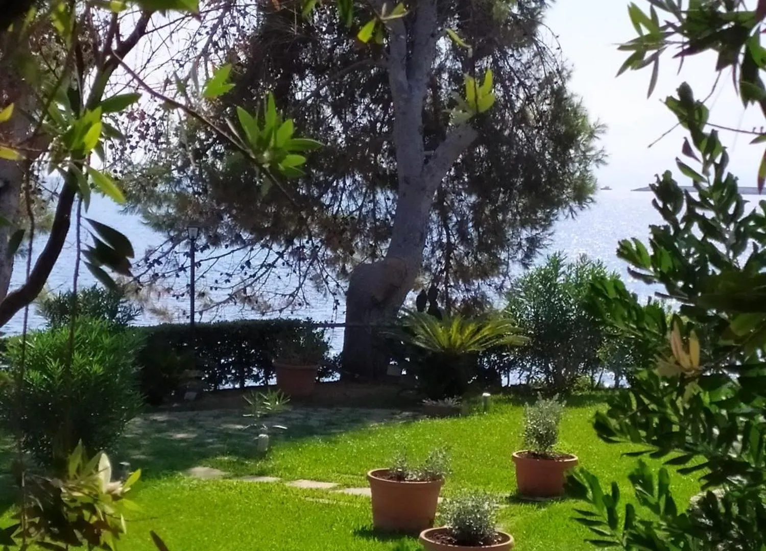 Casa vacanze Alle Due Torri, Villa Sulla Roccia A Picco Sul Mare Altavilla Milicia Italia