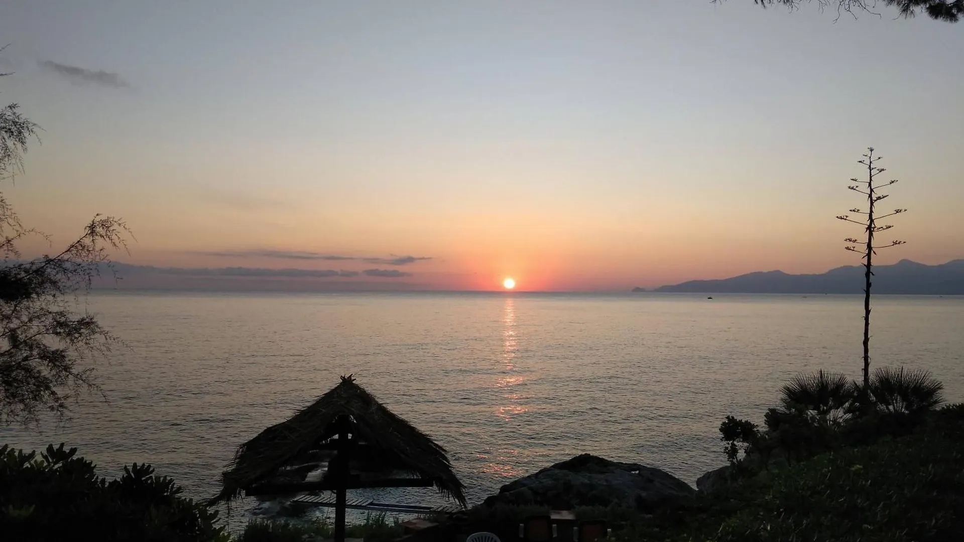 Alle Due Torri, Villa Sulla Roccia A Picco Sul Mare Altavilla Milicia 0*,  Italia