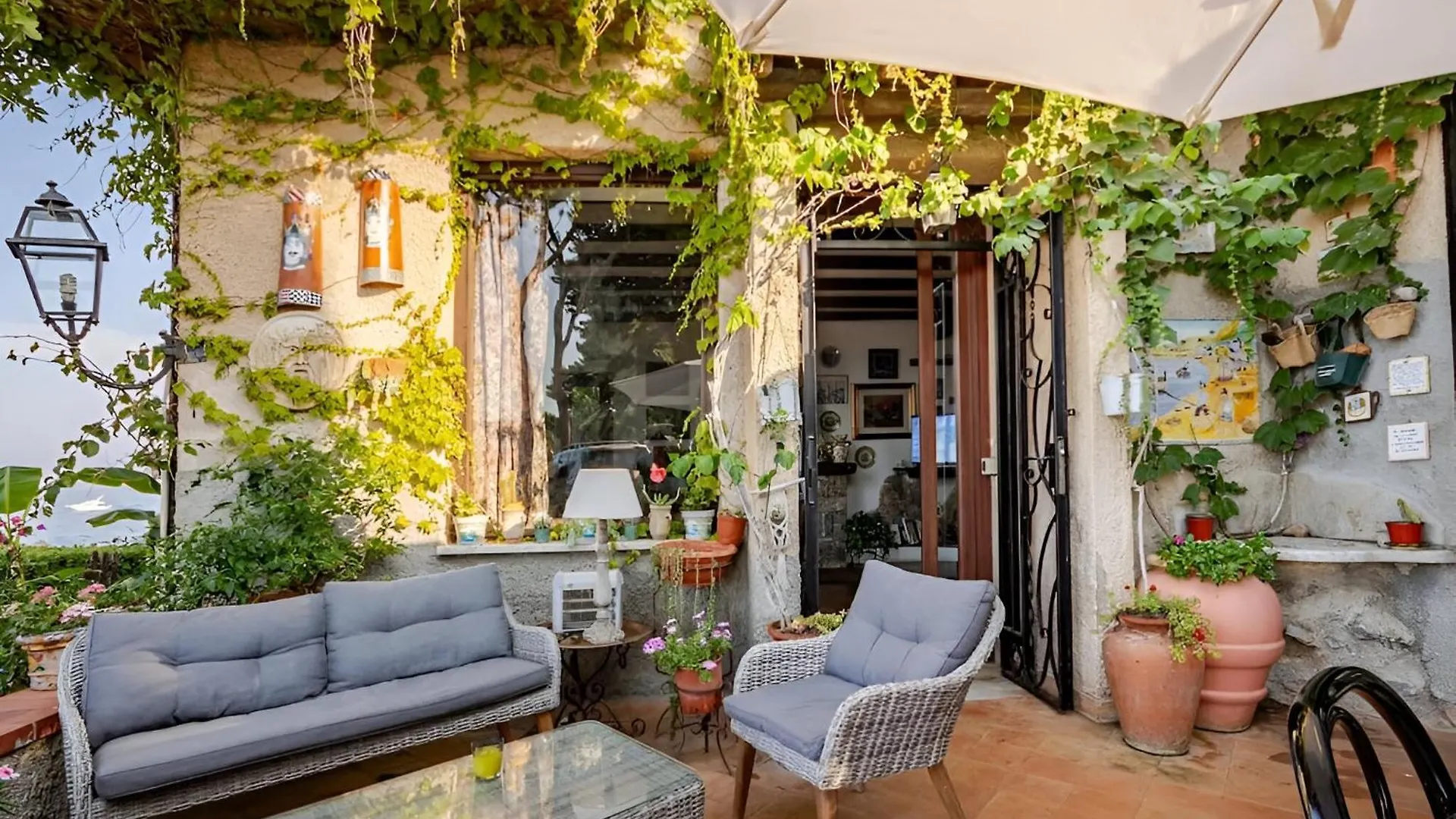 Casa vacanze Alle Due Torri, Villa Sulla Roccia A Picco Sul Mare Altavilla Milicia