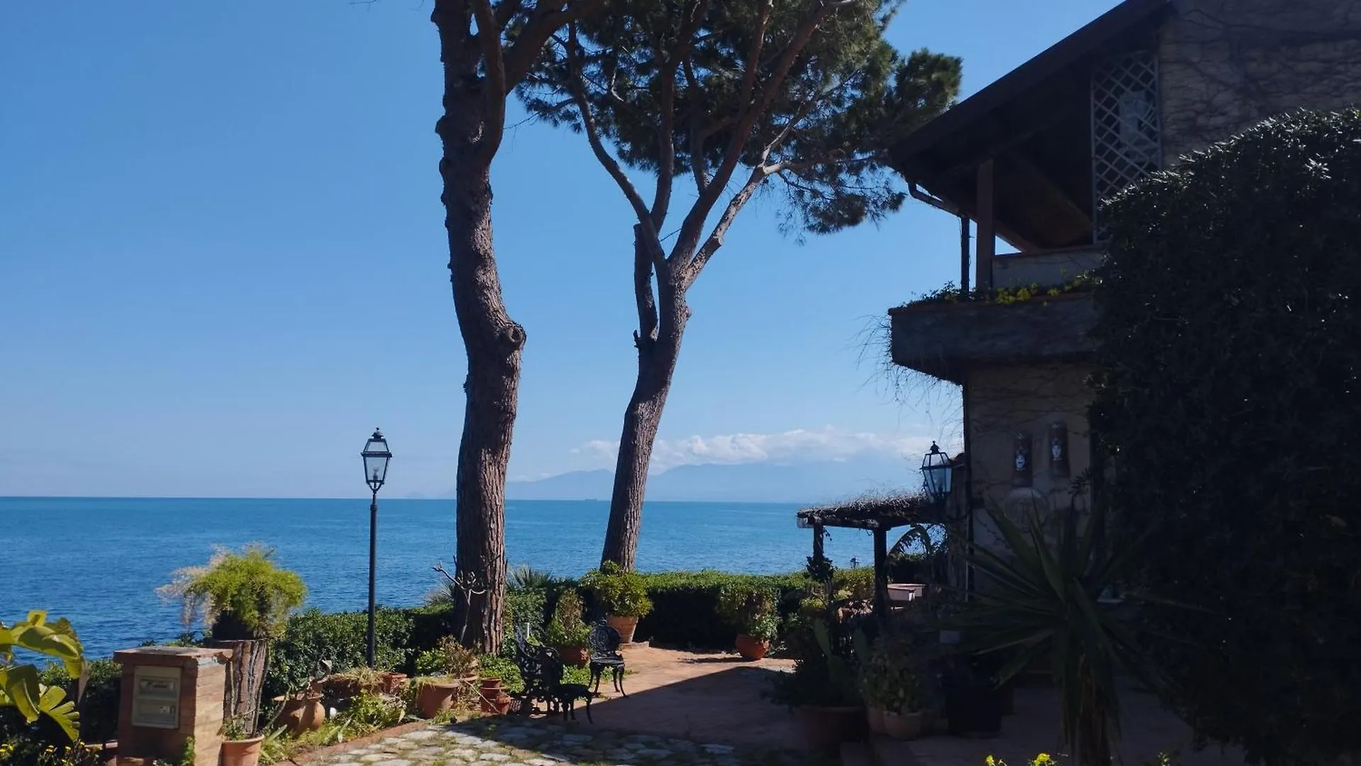 Casa vacanze Alle Due Torri, Villa Sulla Roccia A Picco Sul Mare Altavilla Milicia